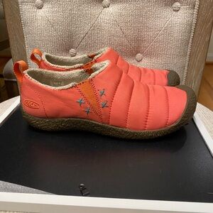 Keen women's Cush Howser II Quilted Slip On Faux Fur Lined Shoes Sz 9